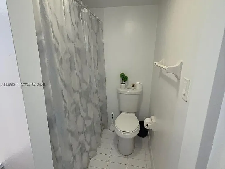 16919 N Bay Rd #507 — Photo 17