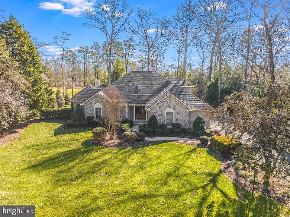 1st image of 102 Kings Creek Cir