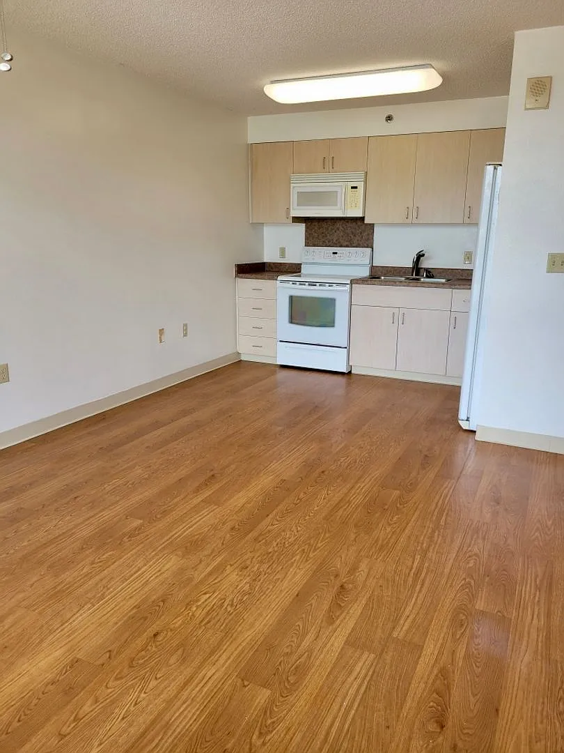 For Rent | A 1 bedroom, 1 bath mid-rise condo at Paiwa Tower at the Plantation Town Apartments in... — Photo 4