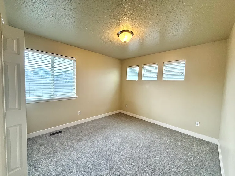 1779 N Veridian Ave — Photo 14