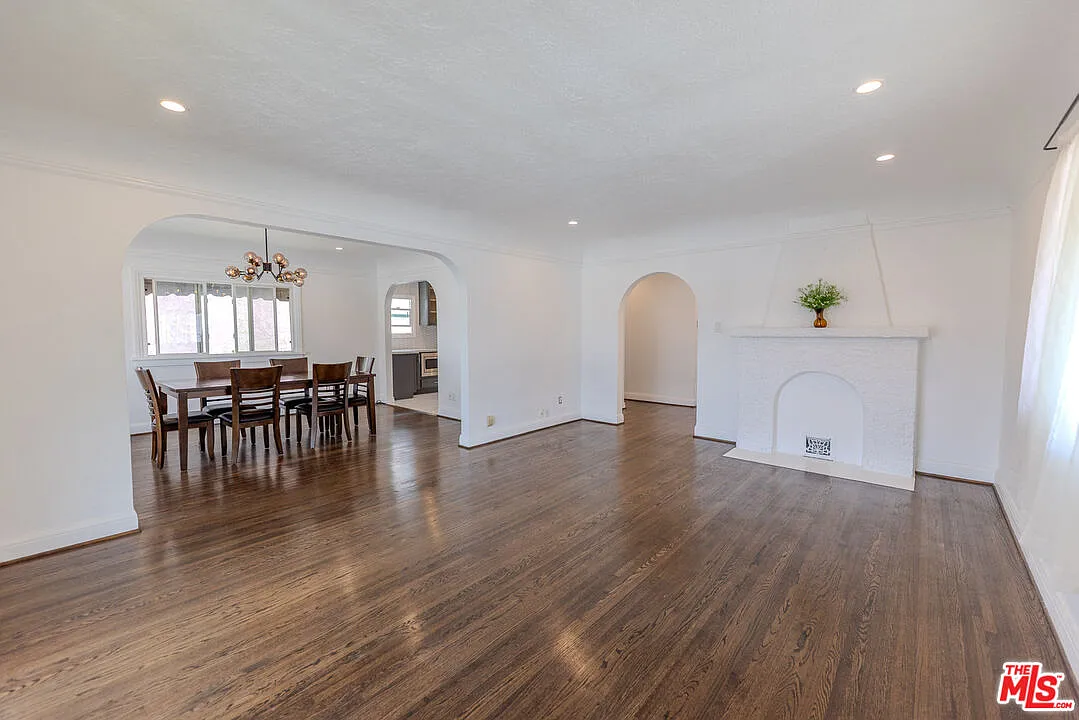 2 bed, 1.0 bath, 1373 sqft, $4,000 — Photo 4