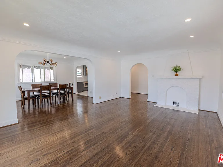 1067 S Sycamore Ave — Photo 4