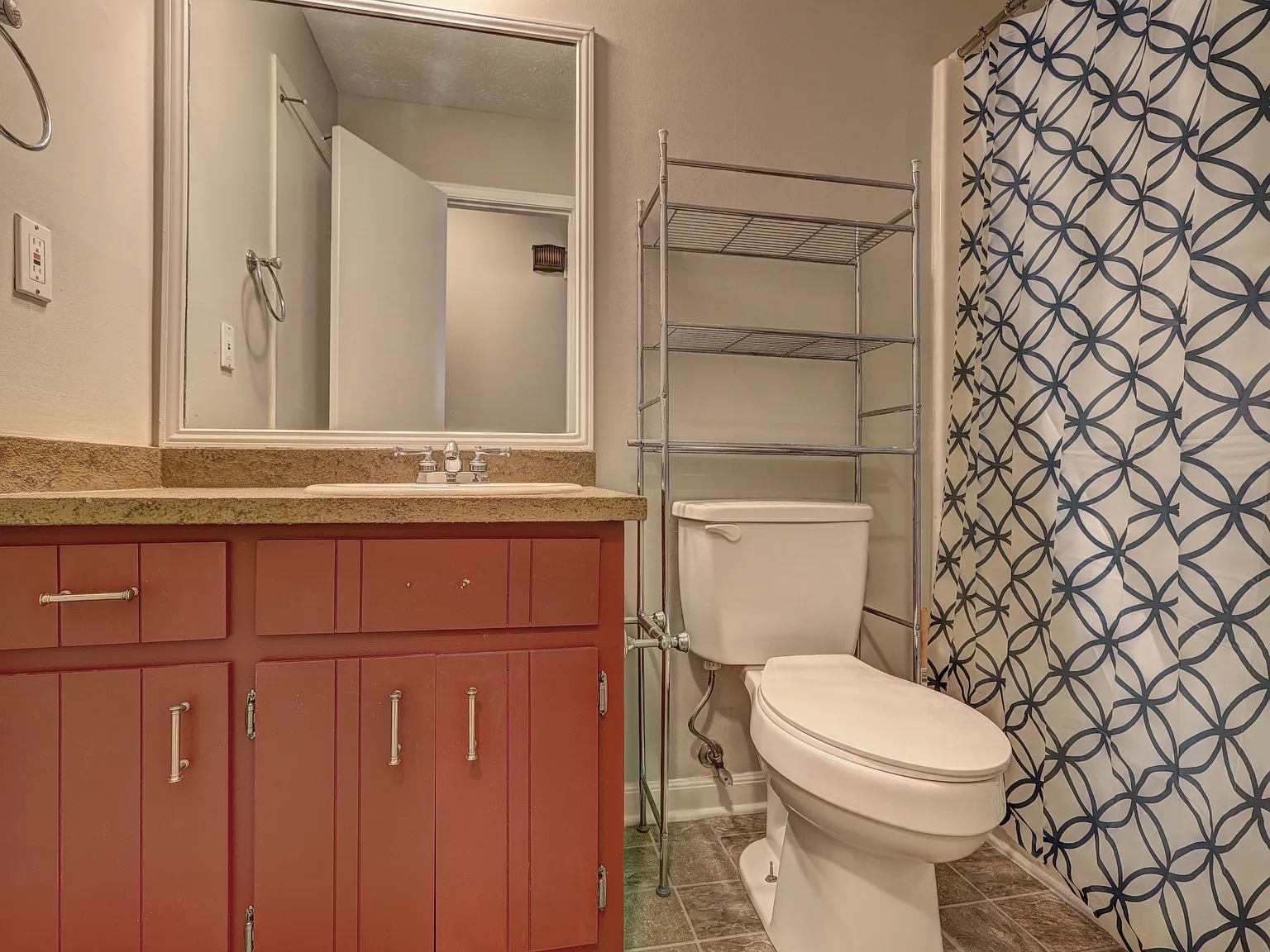 4 bed, 3.0 bath, 1716 sqft, $819 — Photo 2
