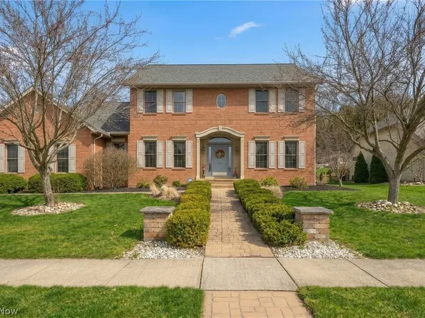 806 Forrest Ridge Dr, Dover, OH 44622