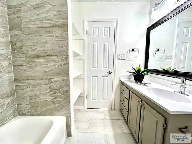 3908 Las Palmas Cir — Photo 26