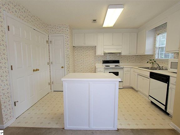 5th image of 513 Holly Run Ct