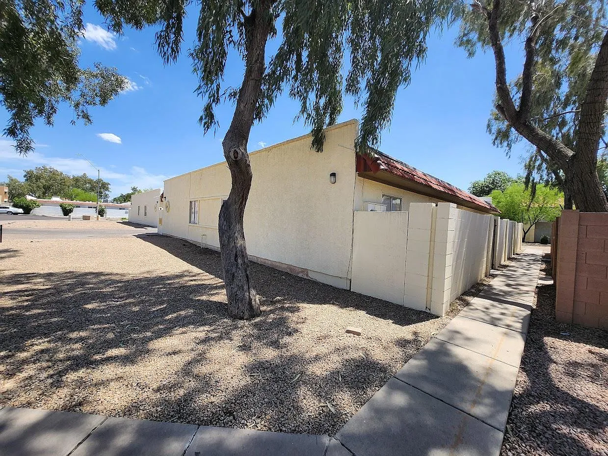 2 bed, 950 sqft, $1,295 — Photo 1