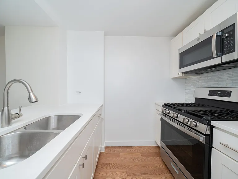 75-25 153rd St #1103 — Photo 5