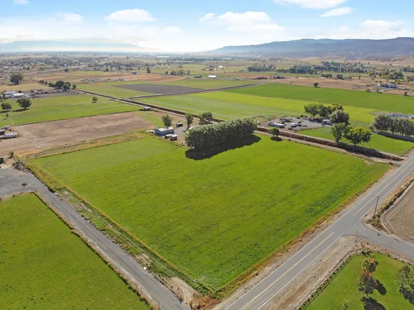 1370 12th Rd, Loma, CO 81524