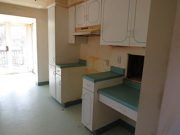 3rd image of 305 Donna Dr
