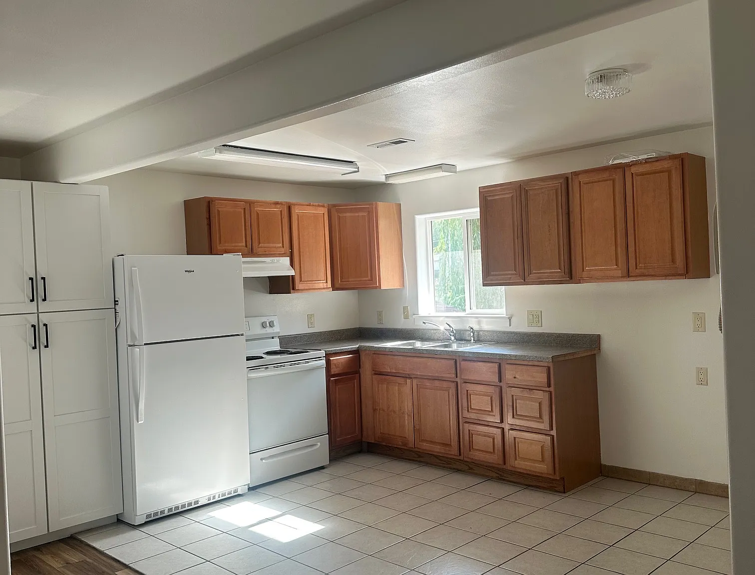 3 bed, 1894 sqft, $1,900 — Photo 3