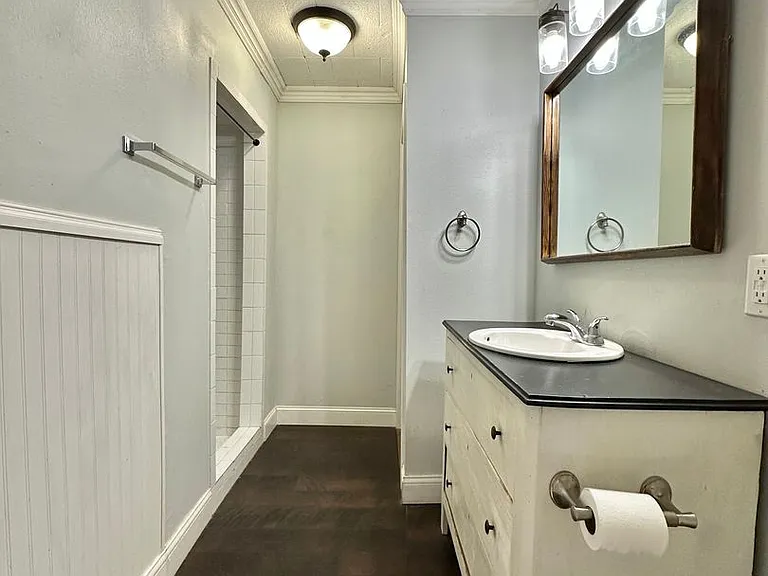421 S Van Buren St — Photo 10