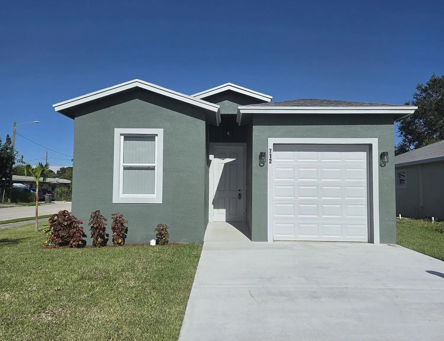 3 bed, 2.0 bath, 1640 sqft, $2,500 — Photo 1