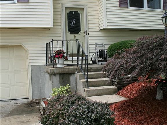 5th image of 34 Meadow Wood Dr