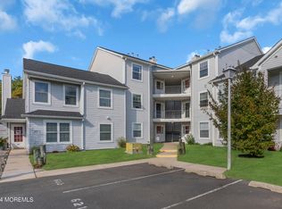 621 Waters Edge Dr, Toms River, NJ 08753