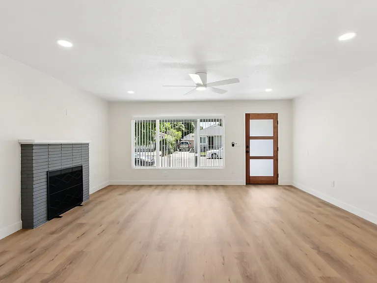 3821 15th Ave — Photo 10