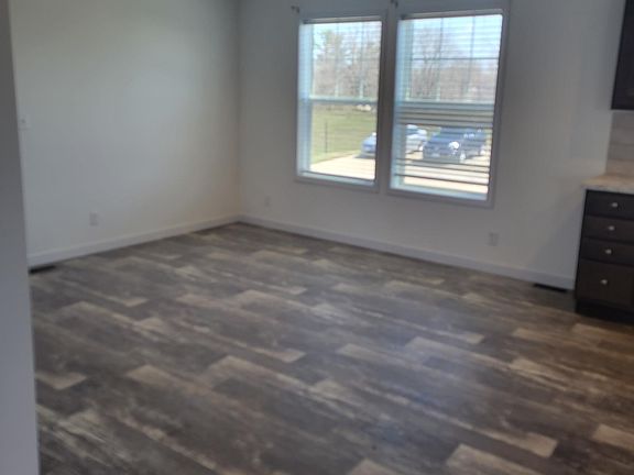 4th image of 228 Golfview Ct #135