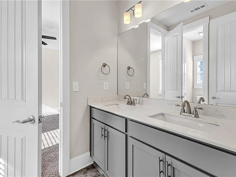 212 Blue Point Pkwy — Photo 32