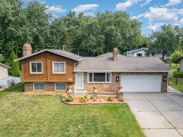 1935 Timber Wolf Trl S, Eagan, MN 55122