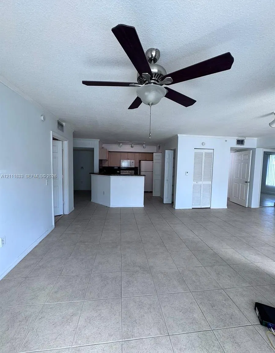 Villa Del Sol Condo — Photo 1