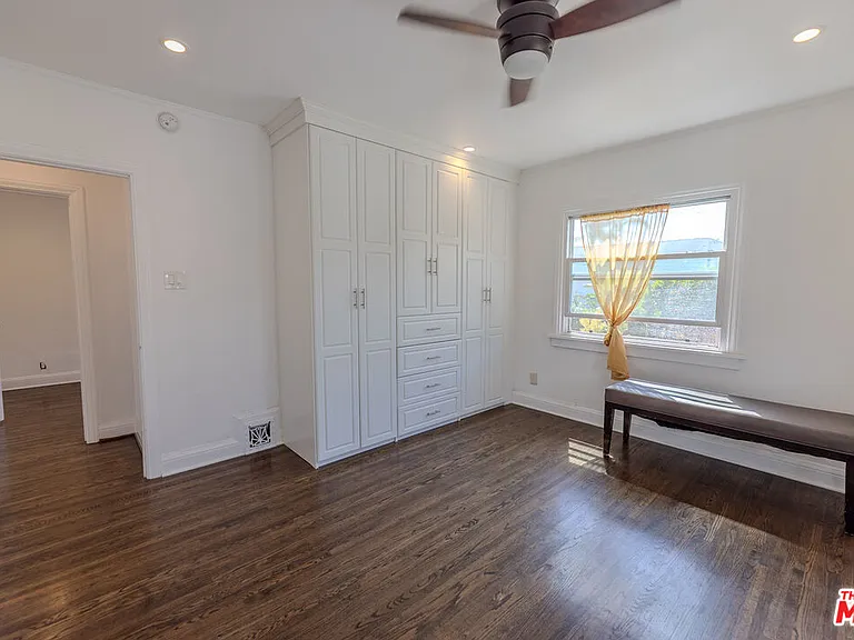 1067 S Sycamore Ave — Photo 42