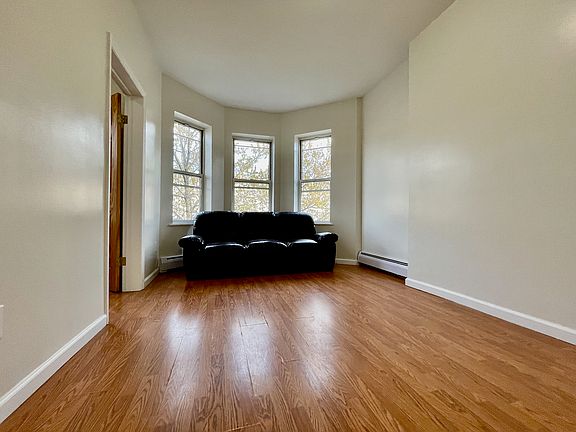 5th image of 829 Hart St Floor 3