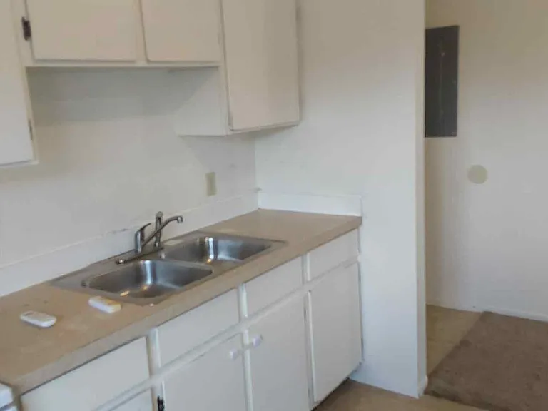 204 14th St #B — Photo 11