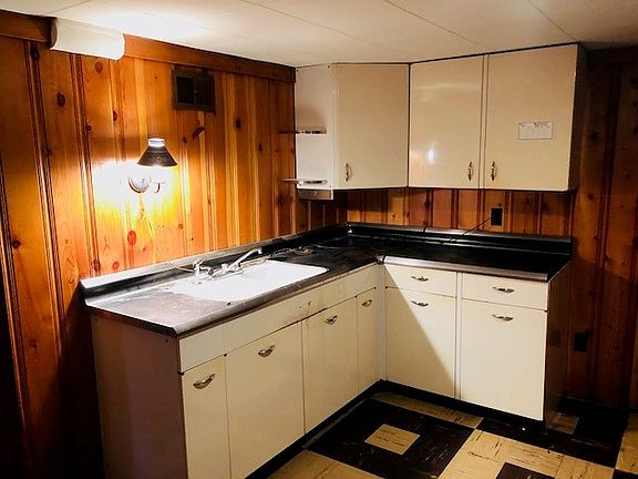 2nd image of 2205 Saint James Ct