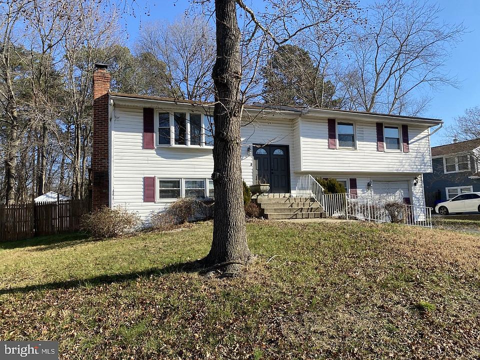 2nd image of 1105 Falmouth Rd