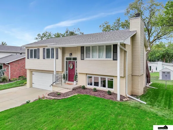 1101 Cobblestone Dr, Lincoln, NE 68510