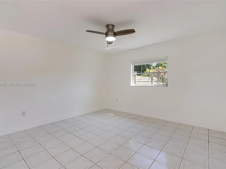 15881 SW 139th Ave — Photo 14