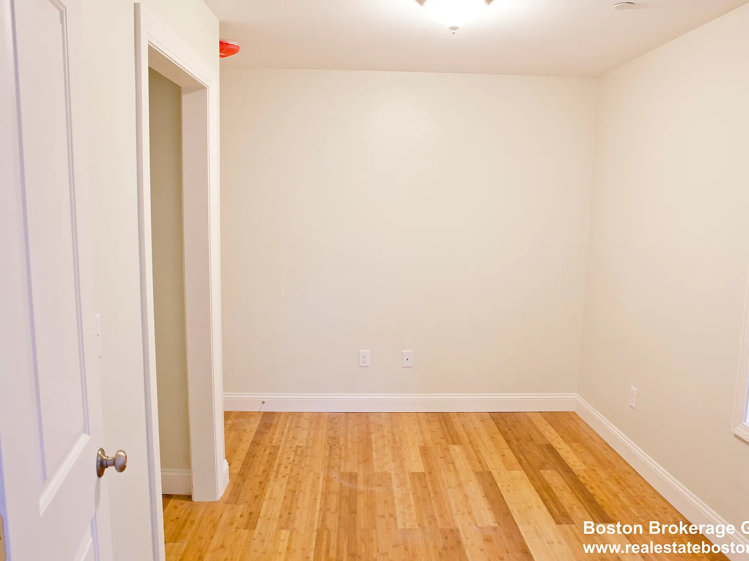 4 bed, 9999 sqft, $4,300 — Photo 2