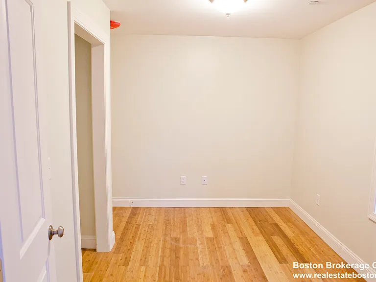 35 Forbes St #2L — Photo 4