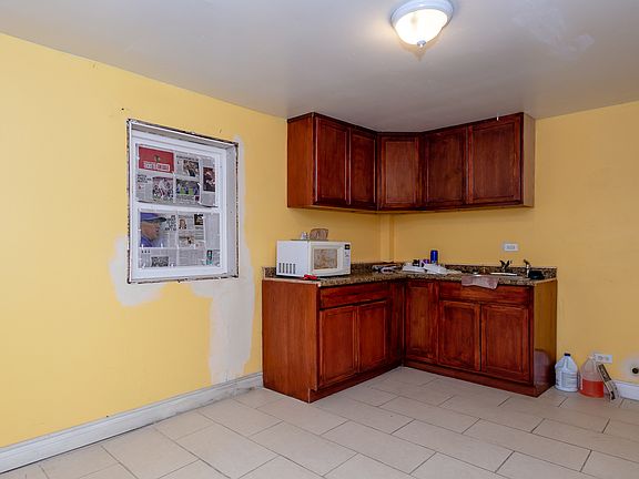 4th image of 1330 S Karlov Ave