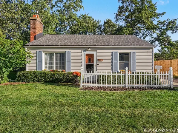 297 W 30th St, Holland, MI 49423