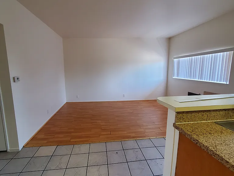 855 W 102nd St #7 — Photo 14