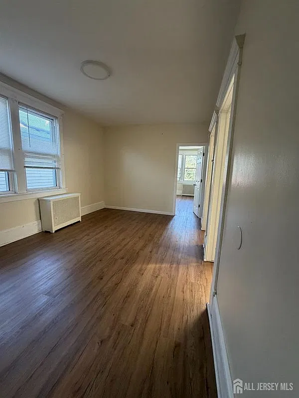 4 bed, 1.0 bath, 2303 sqft, $2,650 — Photo 3