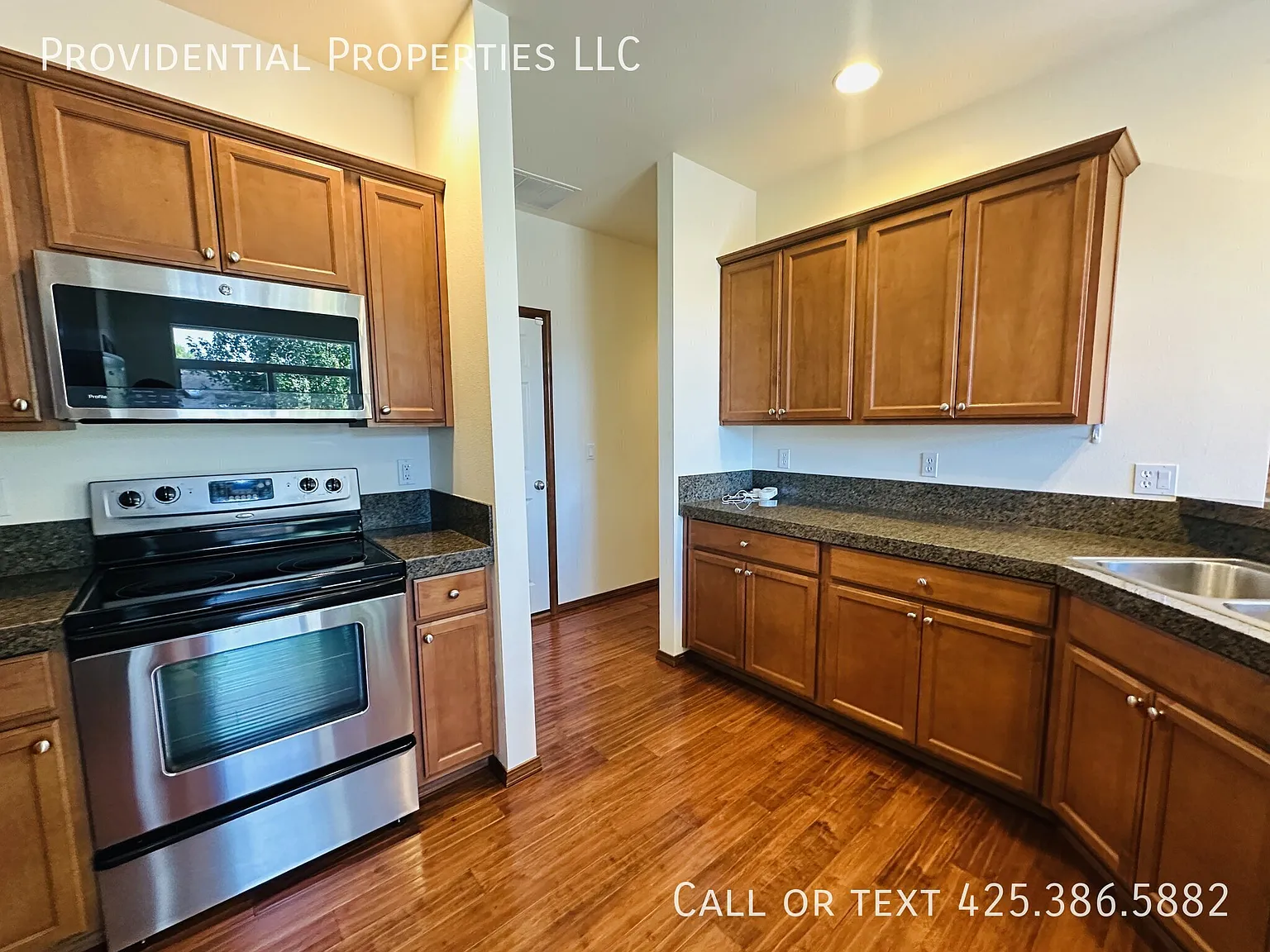 4 bed, 2.5 bath, 2720 sqft, $3,600 — Photo 3