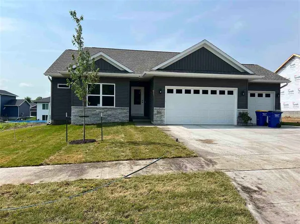 800 Prairie View Dr, West Branch, IA 52358