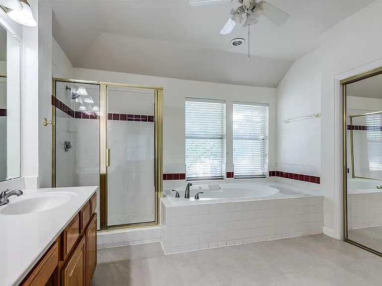 8924 High Meadows Dr — Photo 13