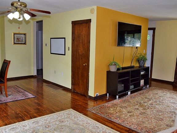 5th image of 530 Blue Bell Ln
