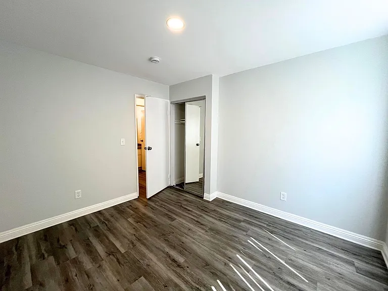 226 South Serrano — Photo 43