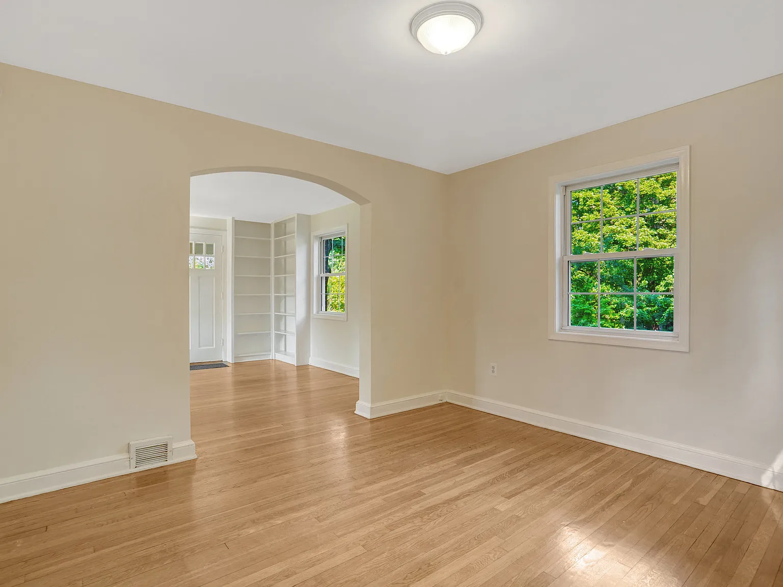 3 bed, 1144 sqft, $3,650 — Photo 4