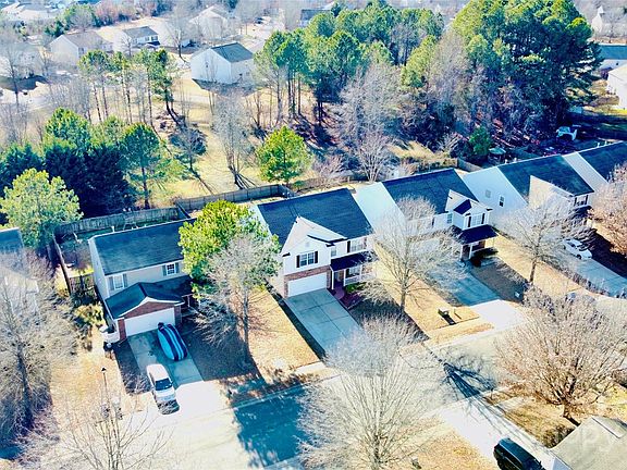 3rd image of 3827 Larkhaven Village Dr