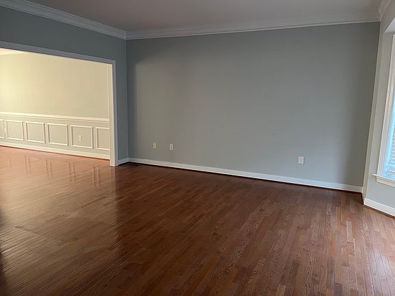 5th image of 9600 Hill Trace Ct