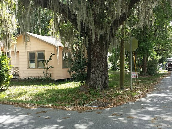 5th image of 801 Douglas St