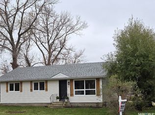 801 Prospect Ave, Oxbow, SK S0C2B0