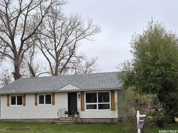 801 Prospect Avenue, Oxbow, SK S0C 2B0