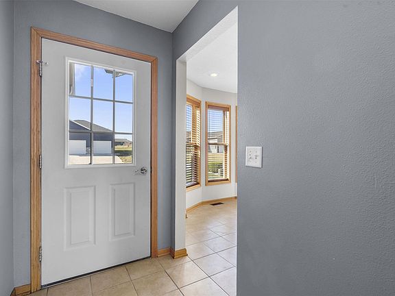 3rd image of 1321 Circle Dr