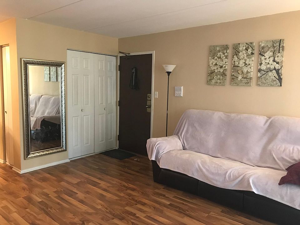 1st image of 252 Shorewood Dr APT 1C